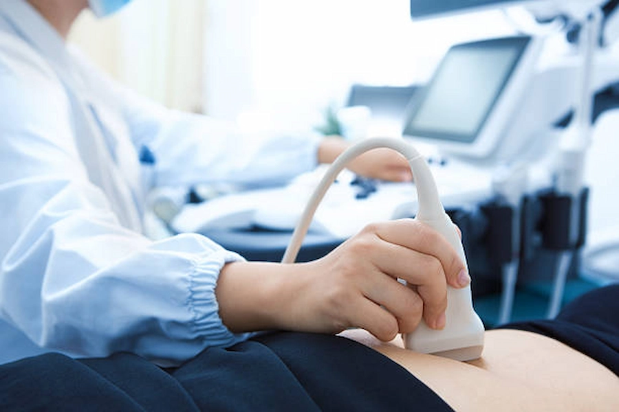 Ultrasound service providing health diagnostics and assessments