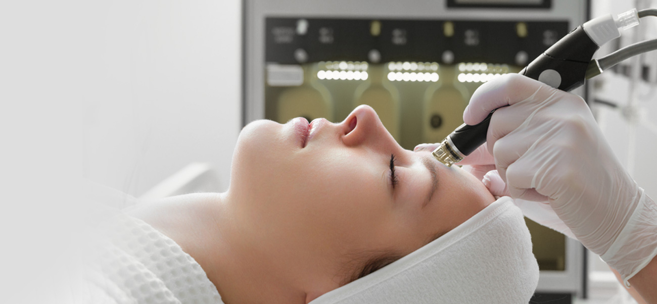 A facial skin treatment using a handheld device