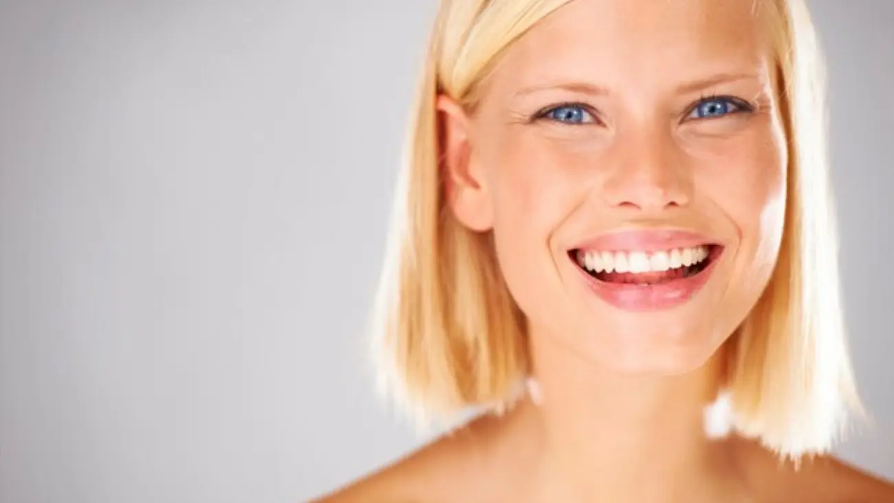 Natural-looking porcelain dentures for confident smiles.